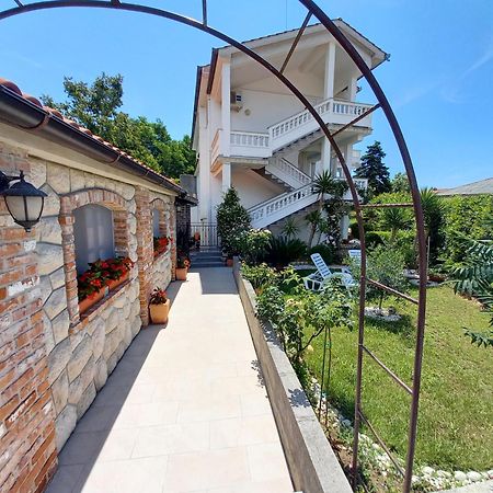 Apartmani Dijana Palit Exterior foto