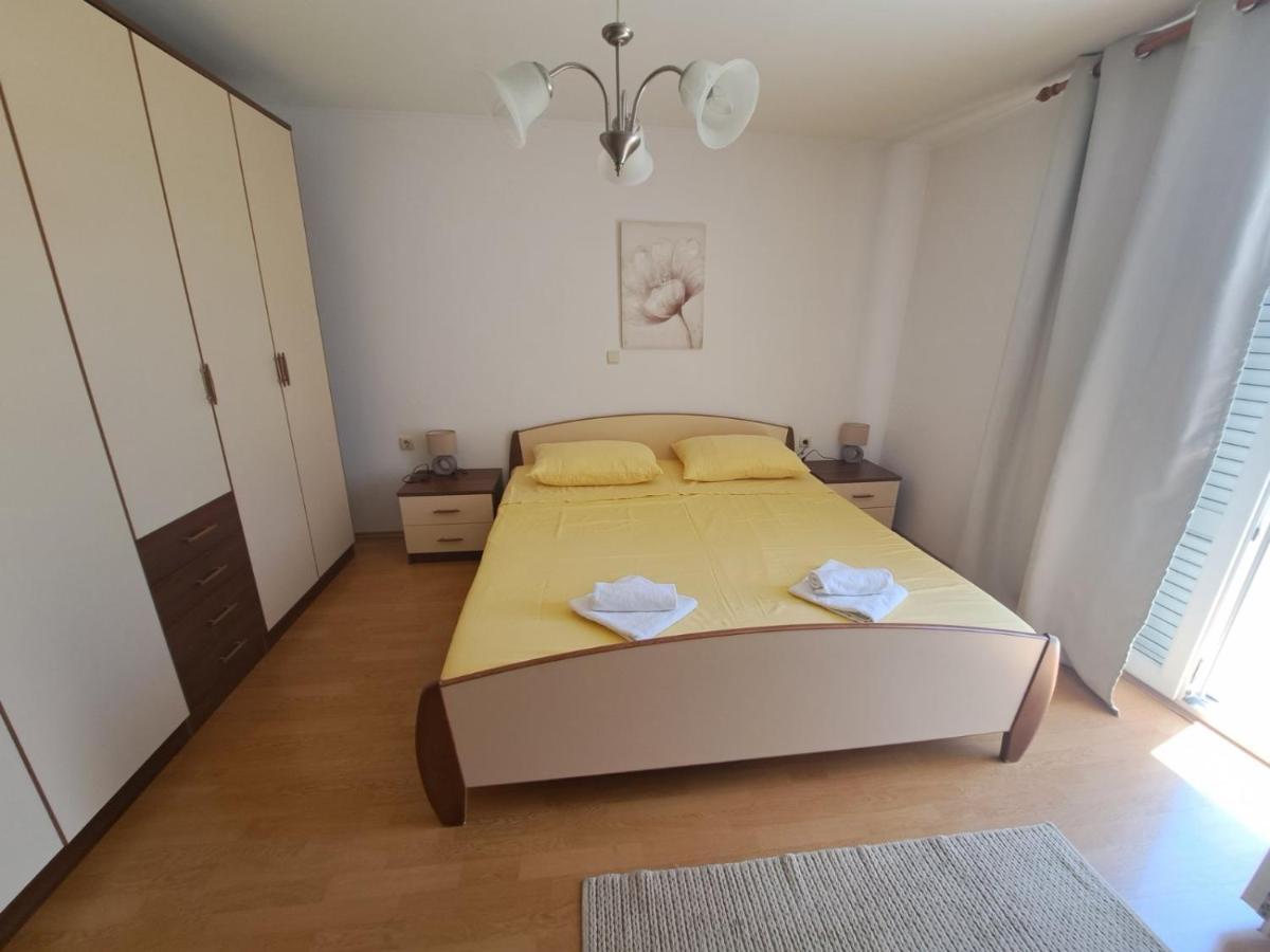 Apartmani Dijana Palit Exterior foto