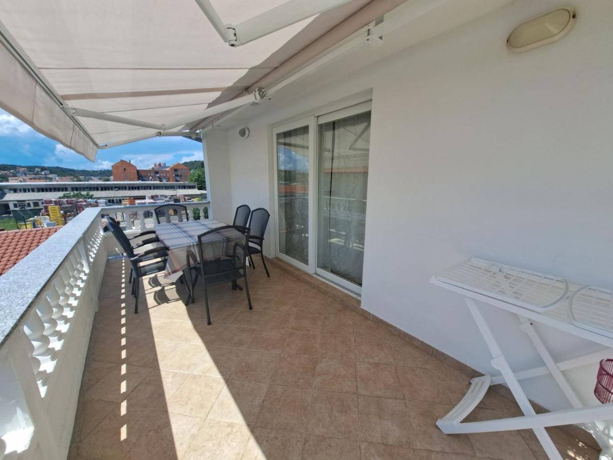 Apartmani Dijana Palit Exterior foto