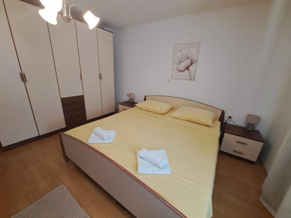 Apartmani Dijana Palit Exterior foto