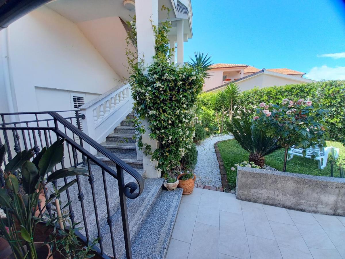 Apartmani Dijana Palit Exterior foto