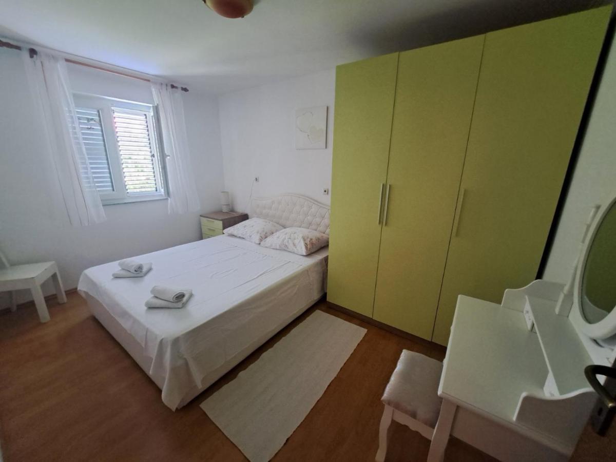 Apartmani Dijana Palit Exterior foto