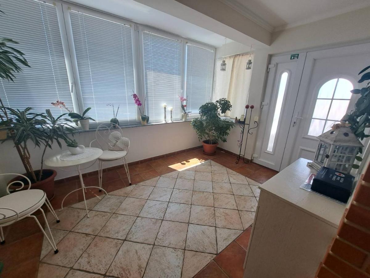 Apartmani Dijana Palit Exterior foto