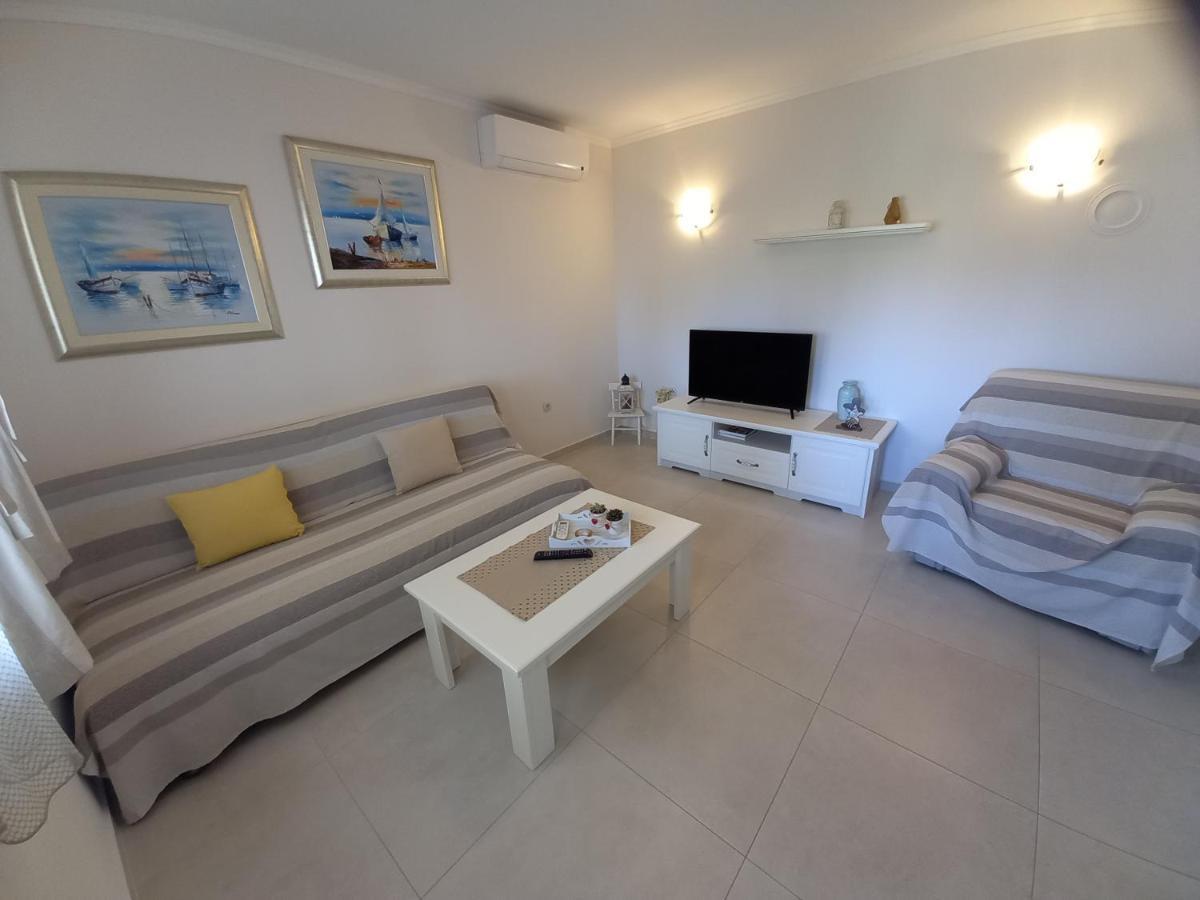 Apartmani Dijana Palit Exterior foto