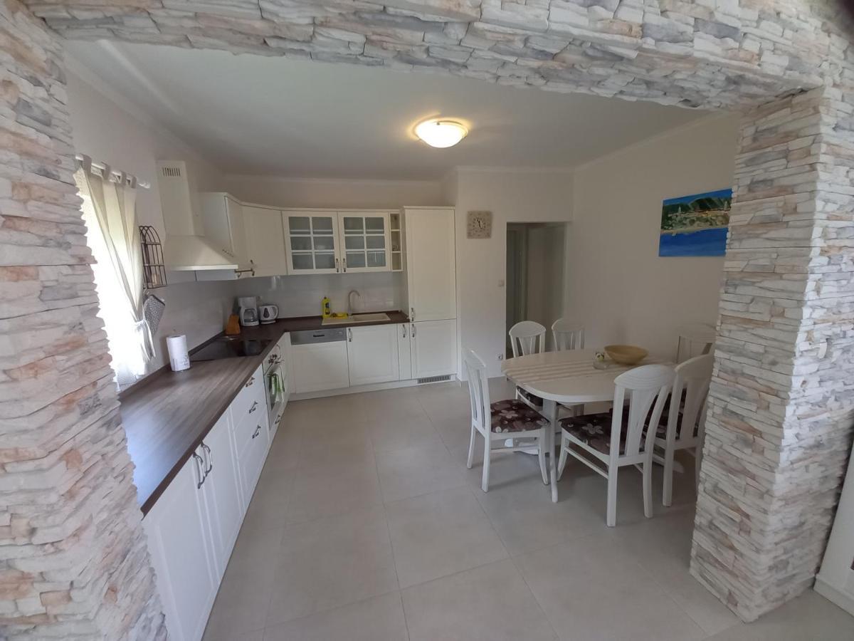 Apartmani Dijana Palit Exterior foto