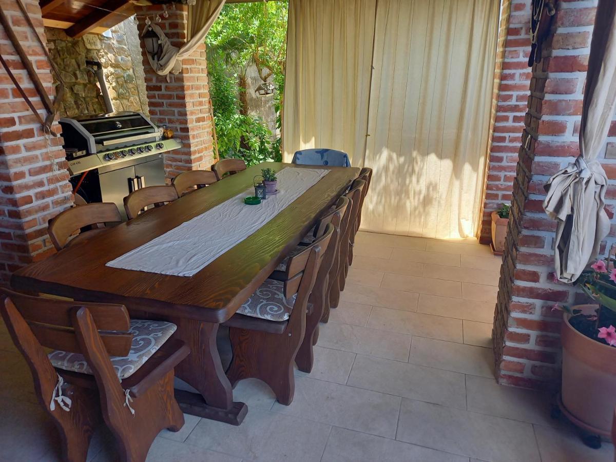 Apartmani Dijana Palit Exterior foto